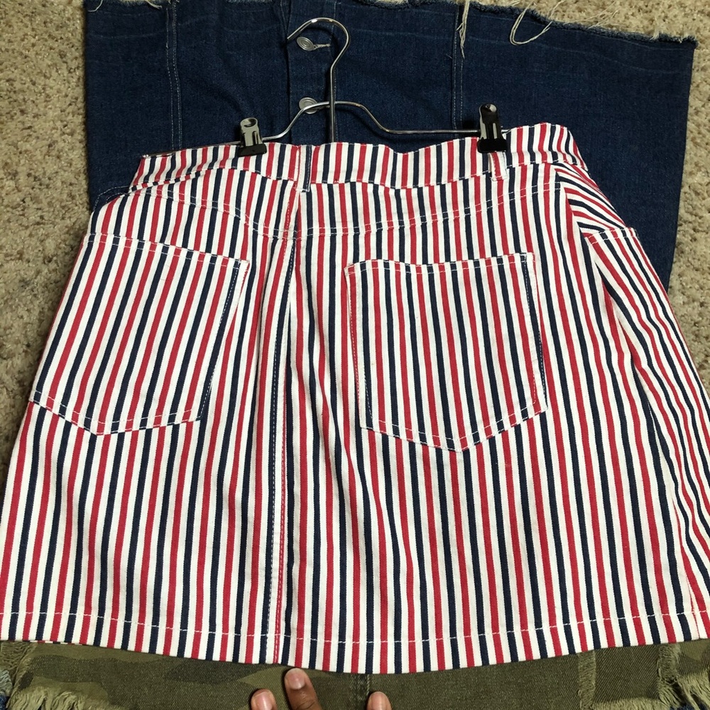 Skirts - Picture 2 of 6